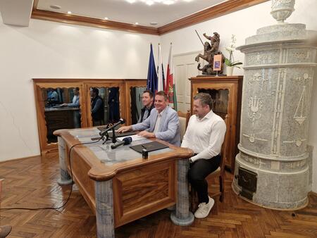 Podpis cona Ipavčeva 2