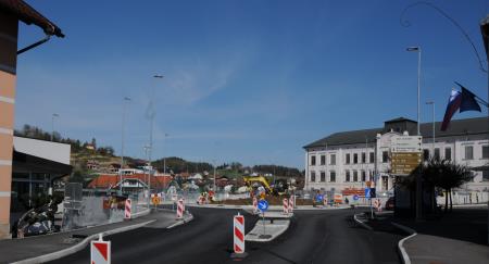 PREKLIC ZAPORE !!! SREDA, 27. april - Napovedano asfaltiranje krožišča pri OŠ Franja Malgaja s popolno zaporo 