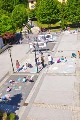 Mestni trg v Tednu ljubiteljske kulture slikarsko platno najmlajših