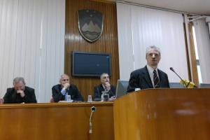 Občine po sprejetju državnega proračuna z nižjo povprečnino in vse manj sredstvi