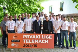 Zmagovalna ekipa na sprejemu pri županu