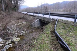 Prostovoljci Športnega društva Drobinsko so s postavitvijo ograje tudi letos poskrbeli za dvoživke.