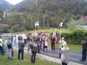 Po Kalobju na štirih odsekih veselje ob novem asfaltu