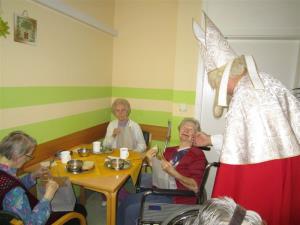 Pestri obiski v Domu starejših Šentjur