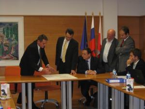 Z leve: župan mag. Marko Diaci, minister Zvonko Černač, poslanec DZ mag. Štefan Tisel, državni svetnik Jože Korže, direktor Direkcije RS za ceste mag. Gregor Ficko in vodja kabineta ministra Robert Prah