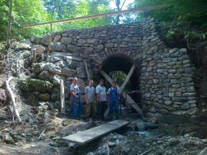 Rimski most in delovna ekipa po uspešno opravljenih delih