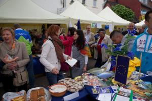 Dobrot iz Šentjurja je hitro zmanjkalo, pa še kaj novega o Sloveniji so mimoidoči izvedeli.