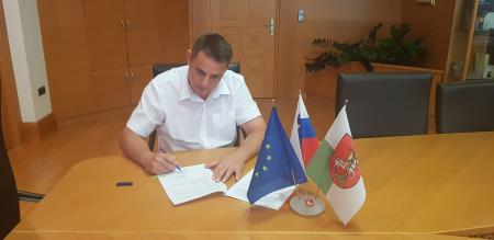 Župan mag. Marko Diaci ob podpisu sofinancerske pogodbe. 