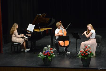 Trio Kela Testaniere, Julija Kalan in Tobija Lesjak Gradič 