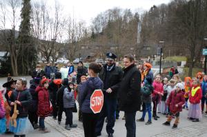 Veseli pustni sprevod na Mestnem trgu je pripravilo prek 400 učencev OŠ Franja Malgaja Šentjur. 