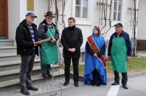 Priznanje specialistu za vinogradništvo, Romanu Štabucu, ki je tudi nagovoril zbrane. 