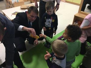 Poskušanje medu v vrtčevski enoti Hruševec