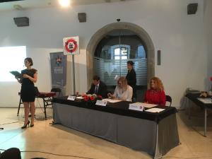 Mag. Marko Diaci pri podpisu ob prevzemu certifikata