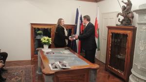 Danijela Volasko je maturirala na Srednji zdravstveni šoli Celje. 