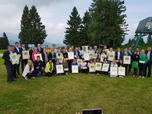 Novi prejemniki letošnjih znakov Slovenia Green na osrednji prireditvi v Cerknem. 