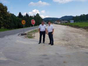 Župan mag. Marko Diaci in vodja investicij pri DRSI Tomaž Willenpart na ogledu državnih cest, kjer se odvijajo dela. 