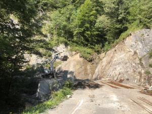 Dela na cesti Planina - Sevnica. 